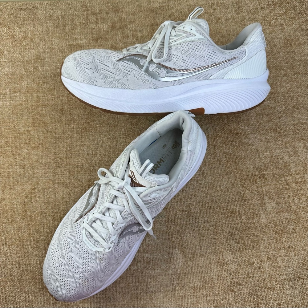 Saucony Echelon 9 White/Gum Running Sneakers Men’s Size 12.5 W
